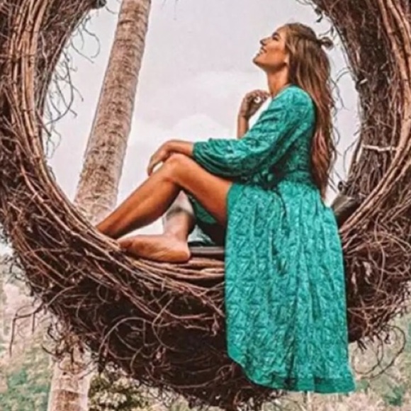 RESTOCKED! 5⭐️ BESTSELLER CARDIFF MIDI DRESS - Picture 2 of 8